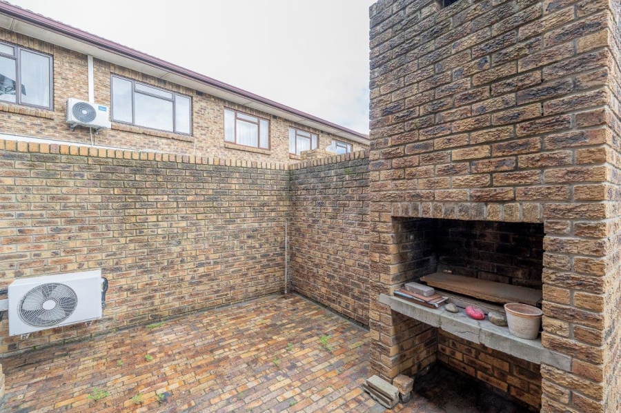 3 Bedroom Property for Sale in Stikland Western Cape